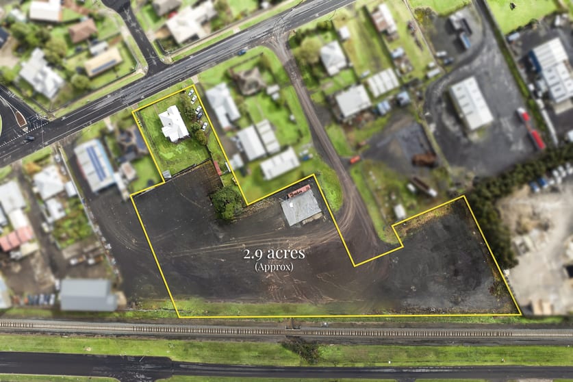 Click to view all images 30 Clark Street Colac East VIC 3250 - Image 1