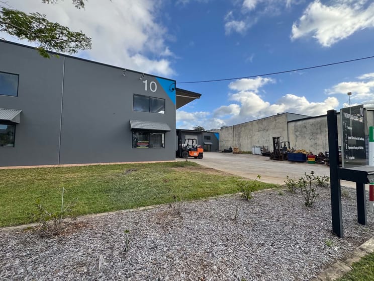 Click to view all images 4/10 Endeavour Drive Kunda Park QLD 4556 - Image 2