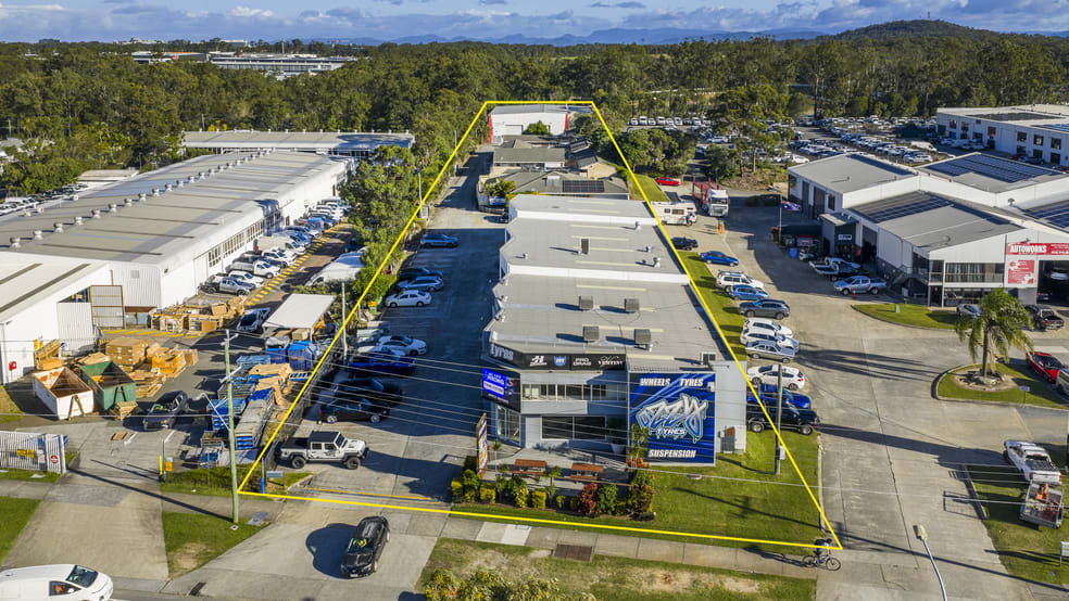 Click to view all images 350-352 Brisbane Road Arundel QLD 4214 - Image 3