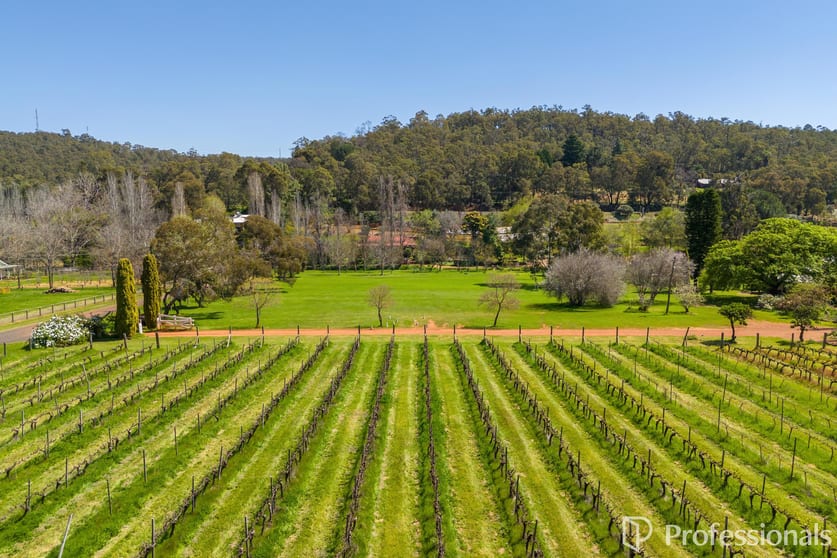 Click to view all images 19 Loaring Road Bickley WA 6076 - Image 2