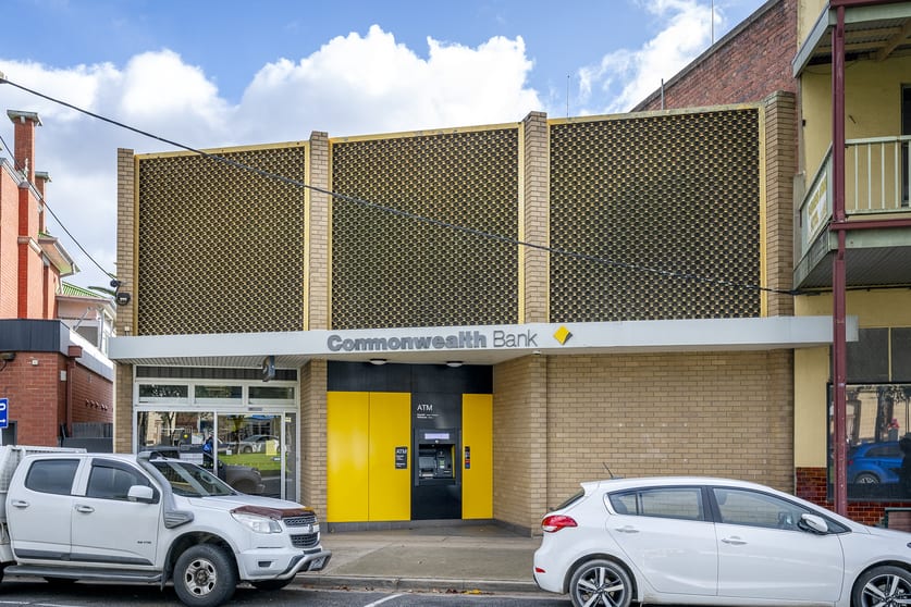 Click to view all images 10 - 12 Victoria Street Nhill VIC 3418 - Image 2