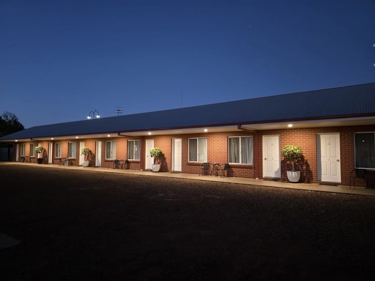 Click to view all images 198 High Street Hillston NSW 2675 - Image 1