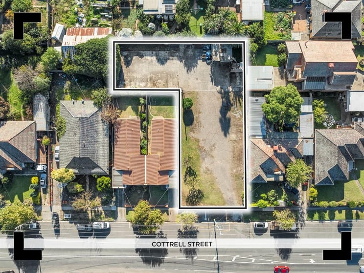 Click to view all images 62 Cottrell Street Werribee VIC 3030 - Image 1