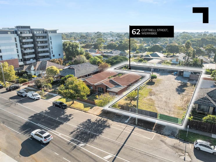 Click to view all images 62 Cottrell Street Werribee VIC 3030 - Image 2
