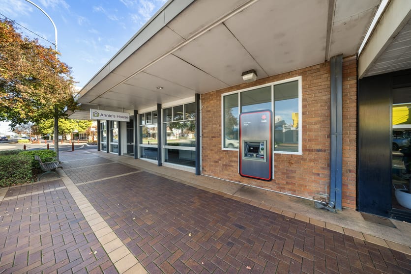 Click to view all images 75 Yandilla Street Pittsworth QLD 4356 - Image 1