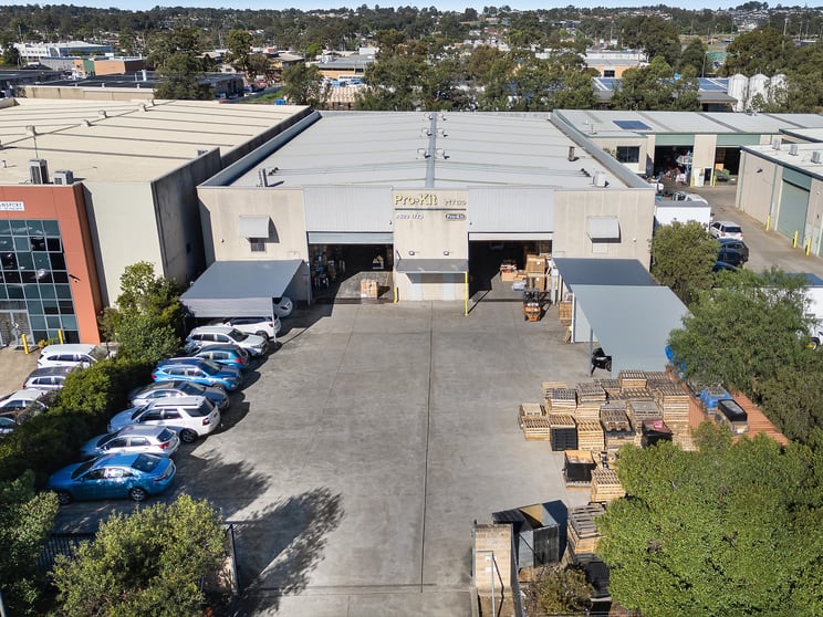 Click to view all images 8 Cary Grove Minto NSW 2566 - Image 1