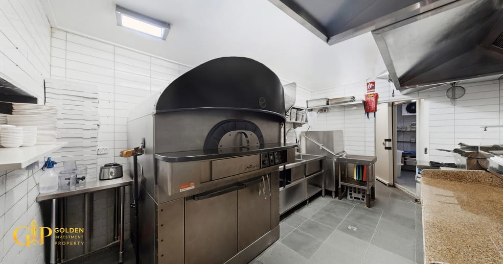 Click to view all images 285 Racecourse Road Kensington VIC 3031 - Image 3