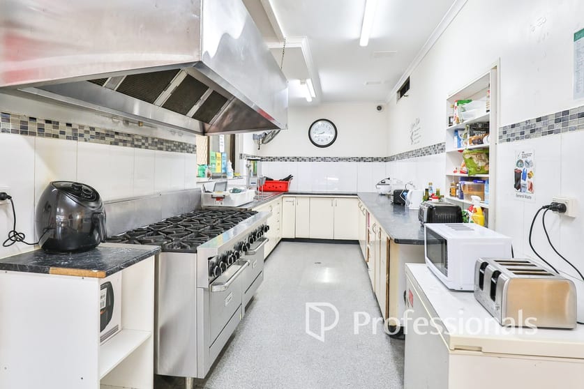 Click to view all images 33 Lemon Avenue Mildura VIC 3500 - Image 2