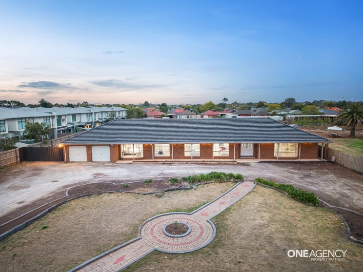 Click to view all images 613 Tarneit Road Hoppers Crossing VIC 3029 - Image 1