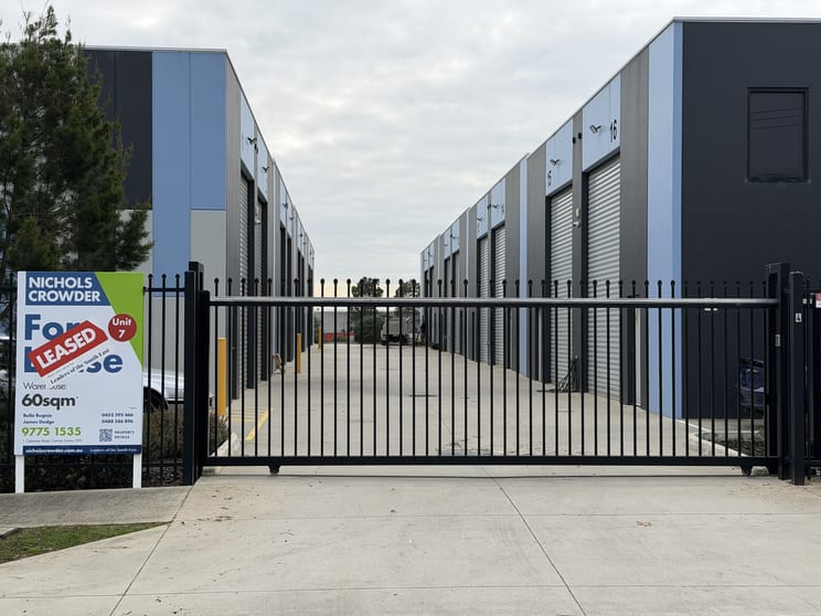 Click to view all images 2/4 Jack Street Carrum Downs VIC 3201 - Image 2