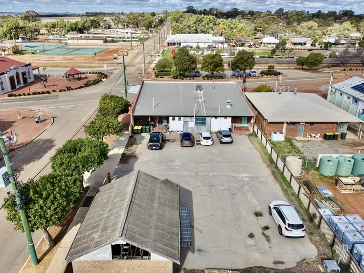 Click to view all images 1 Heal Street Quairading WA 6383 - Image 2