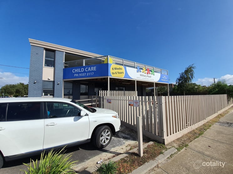 Click to view all images 171 Military Road Avondale Heights VIC 3034 - Image 3