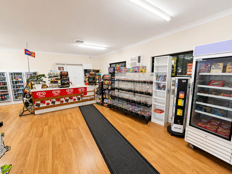 Click to view all images 3 Soraya Place Cooloongup WA 6168 - Image 2