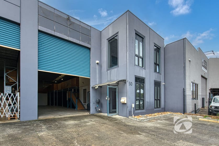 Click to view all images 50 Intrepid Street Berwick VIC 3806 - Image 2