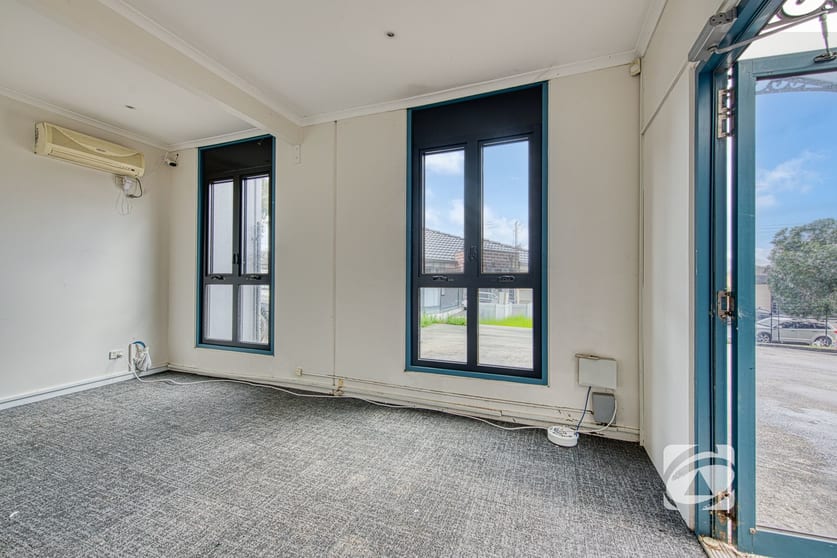 Click to view all images 50 Intrepid Street Berwick VIC 3806 - Image 3