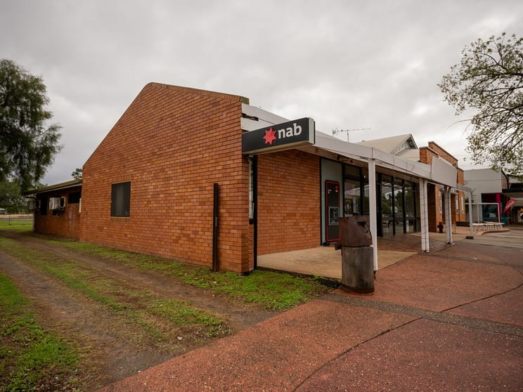 Click to view all images 41 Cambridge street Mitchell QLD 4465 - Image 3