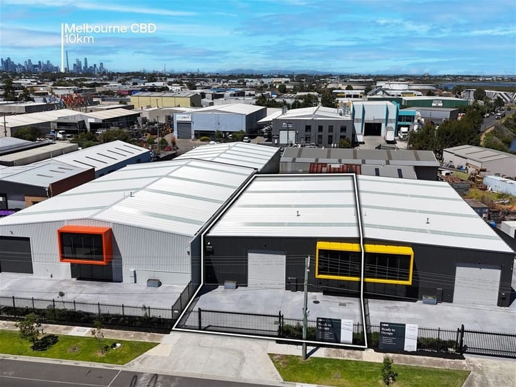 Click to view all images 4A Racecourse Road Williamstown VIC 3016 - Image 1