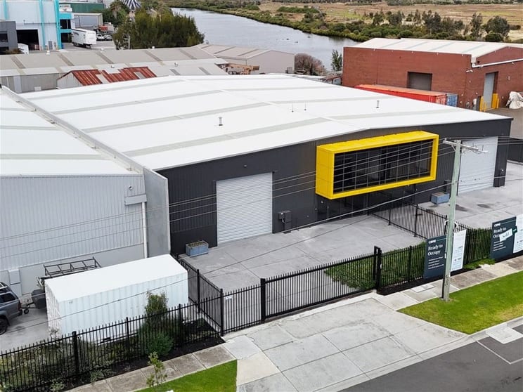Click to view all images 4A Racecourse Road Williamstown VIC 3016 - Image 2