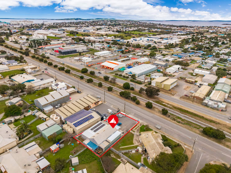 Click to view all images 124 Mortlock Terrace Port Lincoln SA 5606 - Image 2