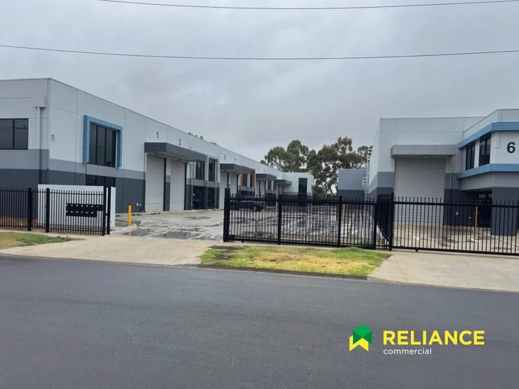 Click to view all images 15/10 Graham Court Melton VIC 3337 - Image 3