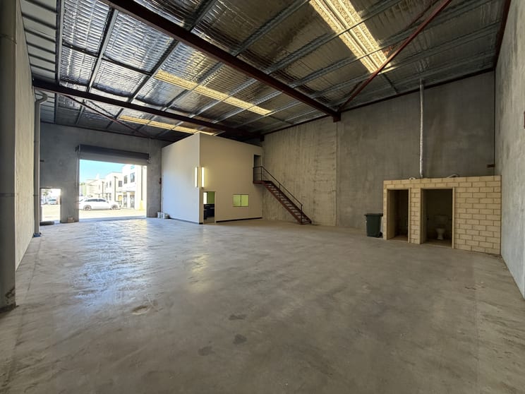 Click to view all images 7/35 Colin Jamieson Drive Welshpool WA 6106 - Image 3