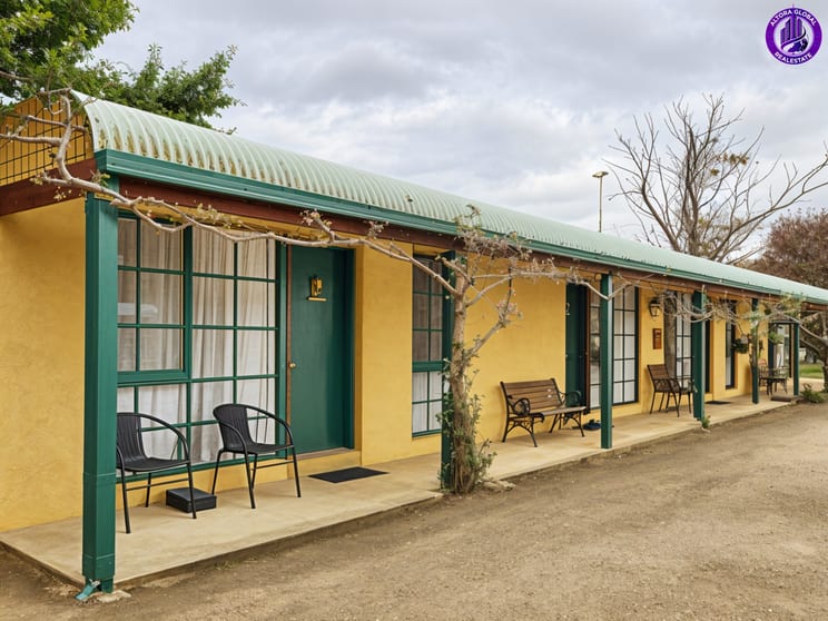 Click to view all images 43 PARK STREET Omeo VIC 3898 - Image 2