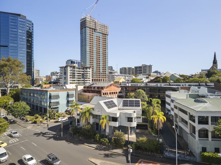 Click to view all images 41 Raff Street Spring Hill QLD 4000 - Image 2