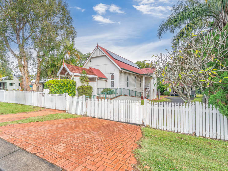 Click to view all images 95 Kianawah Road Wynnum West QLD 4178 - Image 2