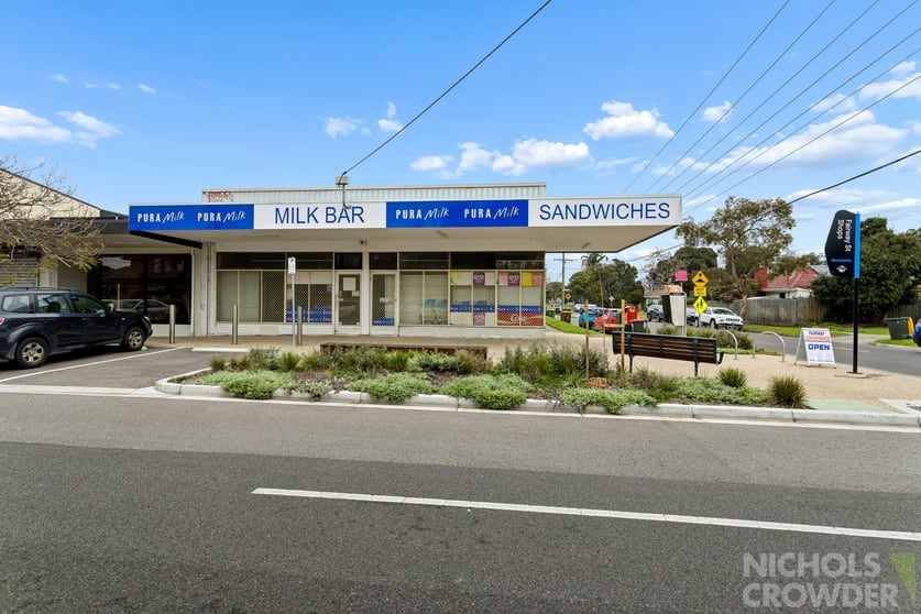 Click to view all images 2 Fairway Street Frankston VIC 3199 - Image 3