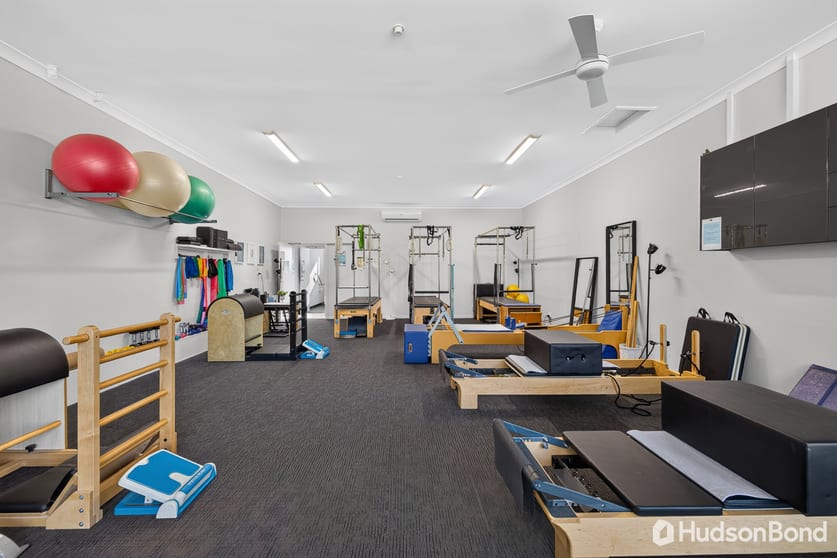 Click to view all images 33 Centre Road Vermont VIC 3133 - Image 3