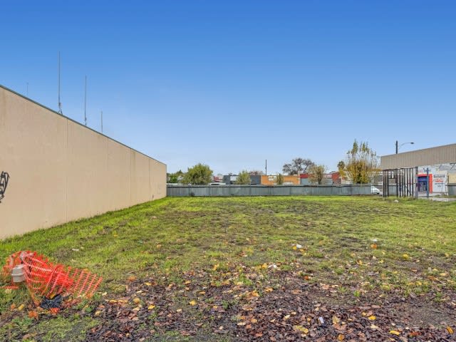 Click to view all images 78-80 Alma Street Maryborough VIC 3465 - Image 3