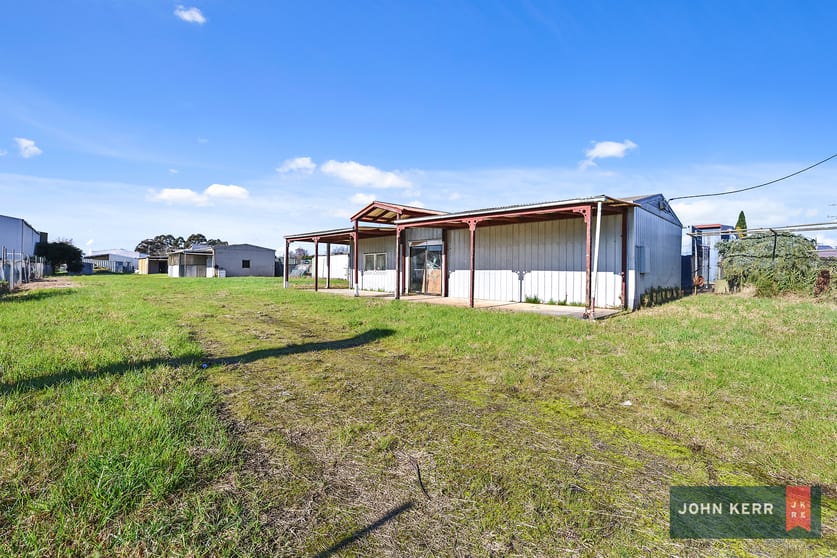 Click to view all images 13 Tabuteau Road Moe VIC 3825 - Image 2