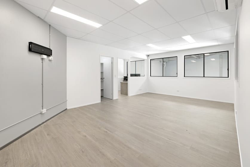 Click to view all images 7/10 Technology Drive Arundel QLD 4214 - Image 3