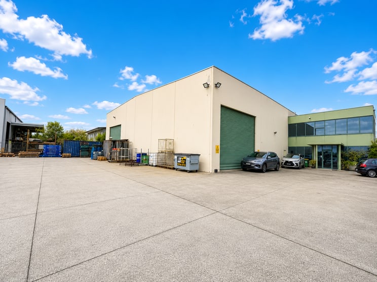 Click to view all images 2 Rutherford Road Seaford VIC 3198 - Image 1