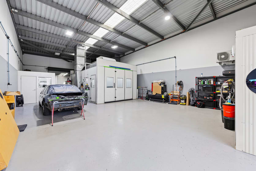 Click to view all images 4/2 Trade Road Malaga WA 6090 - Image 3