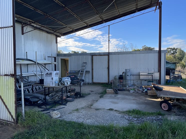Click to view all images 100 Young Road Cowra NSW 2794 - Image 3