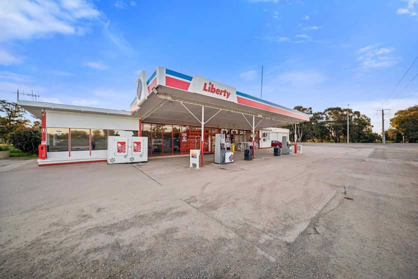 Click to view all images 3221 Goulburn Valley Highway Numurkah VIC 3636 - Image 2