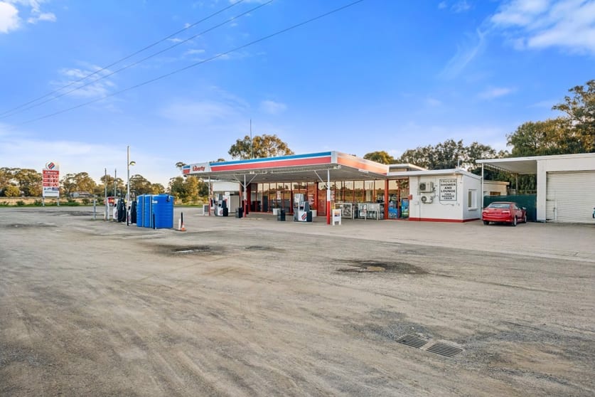 Click to view all images 3221 Goulburn Valley Highway Numurkah VIC 3636 - Image 3