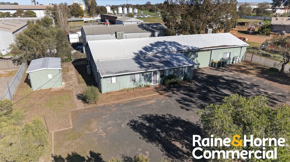 Click to view all images 2 Powter Street Parkes NSW 2870 - Image 1