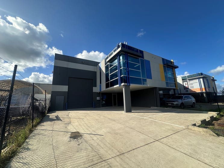 Click to view all images 14A Grasslands Avenue Craigieburn VIC 3064 - Image 2