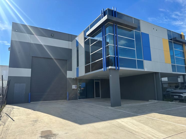 Click to view all images 14A Grasslands Avenue Craigieburn VIC 3064 - Image 3