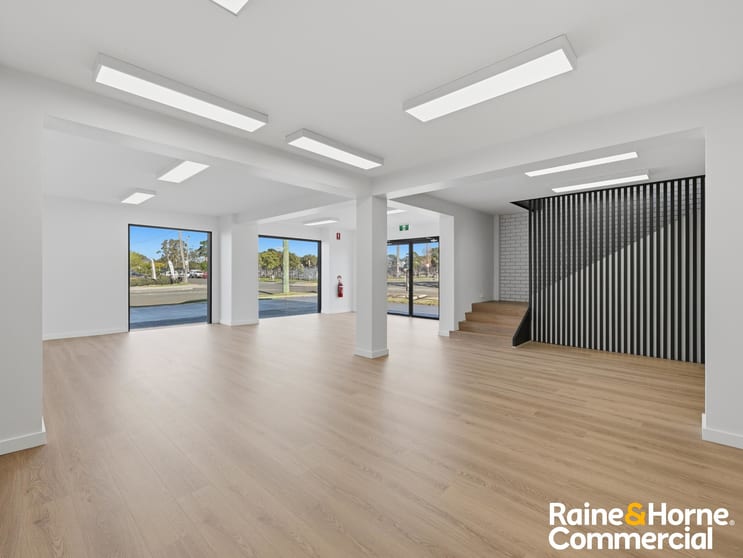 Click to view all images 113 Kenny Street Wollongong NSW 2500 - Image 2