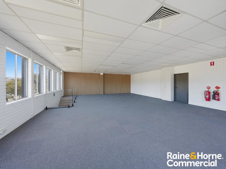 Click to view all images 113 Kenny Street Wollongong NSW 2500 - Image 3