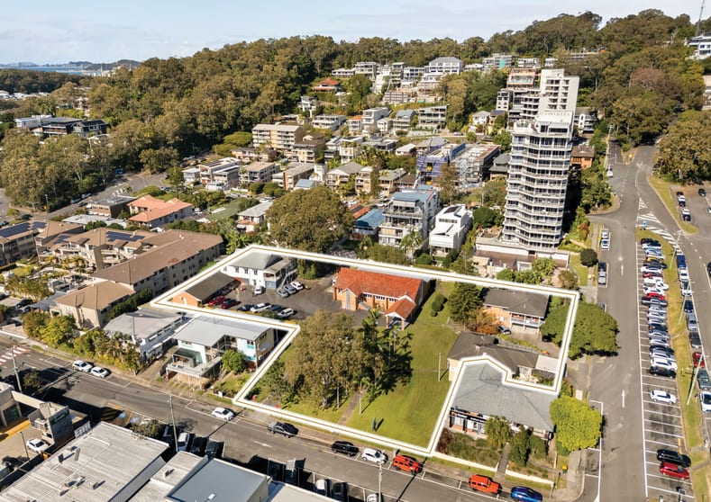 Click to view all images 14 Park Avenue Burleigh Heads QLD 4220 - Image 2