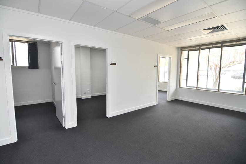 Click to view all images 1/26 Bowen Road Hermit Park QLD 4812 - Image 4