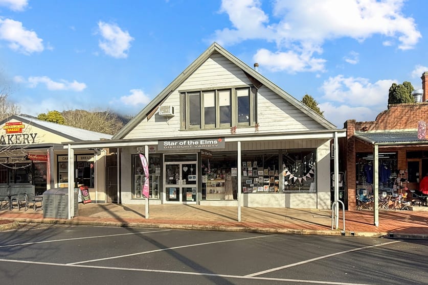 Click to view all images 7 Ireland Street Bright VIC 3741 - Image 2