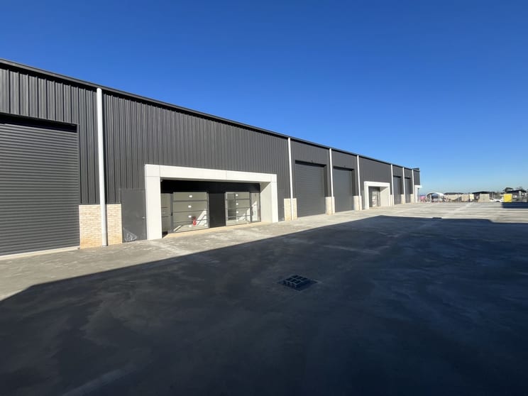Click to view all images Unit 2 48 Donegal Road Lonsdale SA 5160 - Image 2