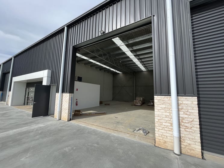 Click to view all images Unit 2 48 Donegal Road Lonsdale SA 5160 - Image 3