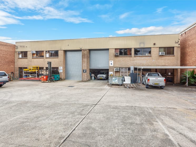 Click to view all images 4 Redfern Street Wetherill Park NSW 2164 - Image 1