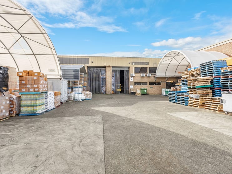 Click to view all images 4 Redfern Street Wetherill Park NSW 2164 - Image 2